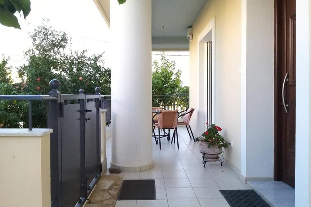 New, Bright, Cozy, Autonomous Apartment With Private Entrance And Garden, 42 M2, 5Min To The Beach And City Center Kalamata Exterior foto