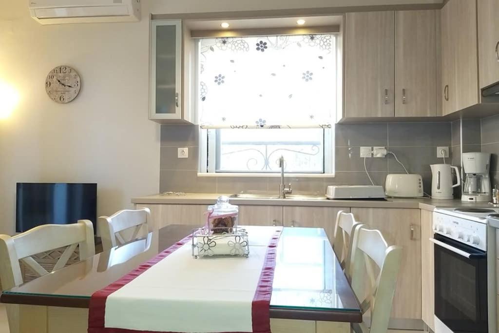 New, Bright, Cozy, Autonomous Apartment With Private Entrance And Garden, 42 M2, 5Min To The Beach And City Center Kalamata Exterior foto