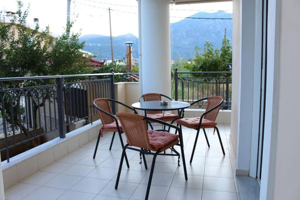 New, Bright, Cozy, Autonomous Apartment With Private Entrance And Garden, 42 M2, 5Min To The Beach And City Center Kalamata Exterior foto