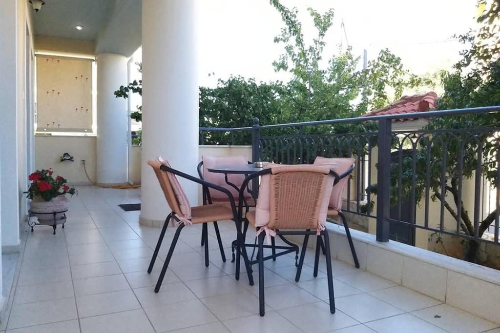 New, Bright, Cozy, Autonomous Apartment With Private Entrance And Garden, 42 M2, 5Min To The Beach And City Center Kalamata Exterior foto