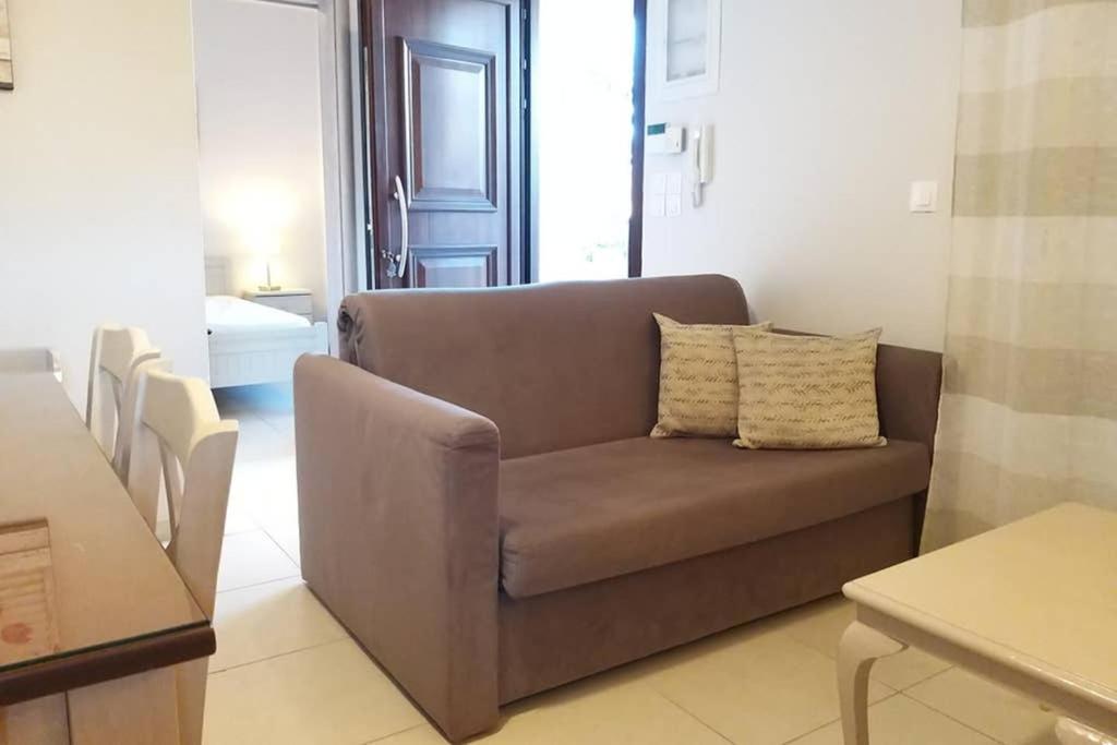 New, Bright, Cozy, Autonomous Apartment With Private Entrance And Garden, 42 M2, 5Min To The Beach And City Center Kalamata Exterior foto