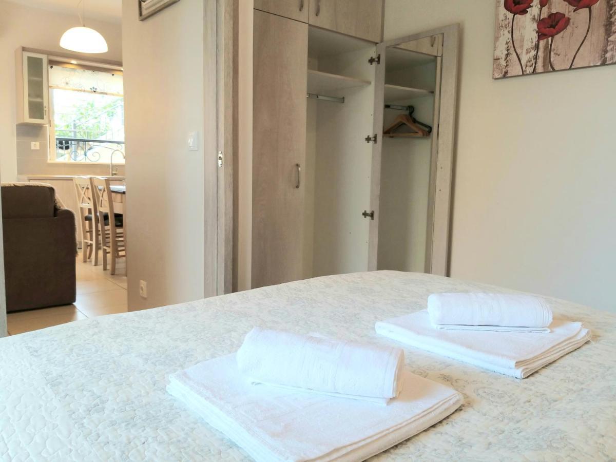 New, Bright, Cozy, Autonomous Apartment With Private Entrance And Garden, 42 M2, 5Min To The Beach And City Center Kalamata Exterior foto